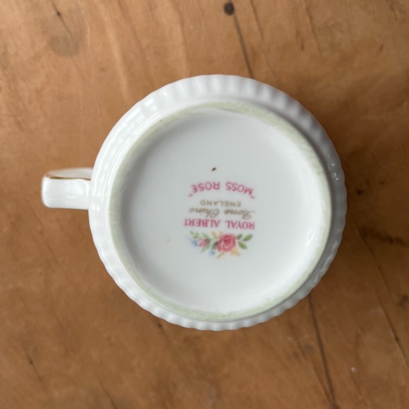 Vintage Royal Albert "Moss Rose" Bone China Mug - Picture 4 of 5